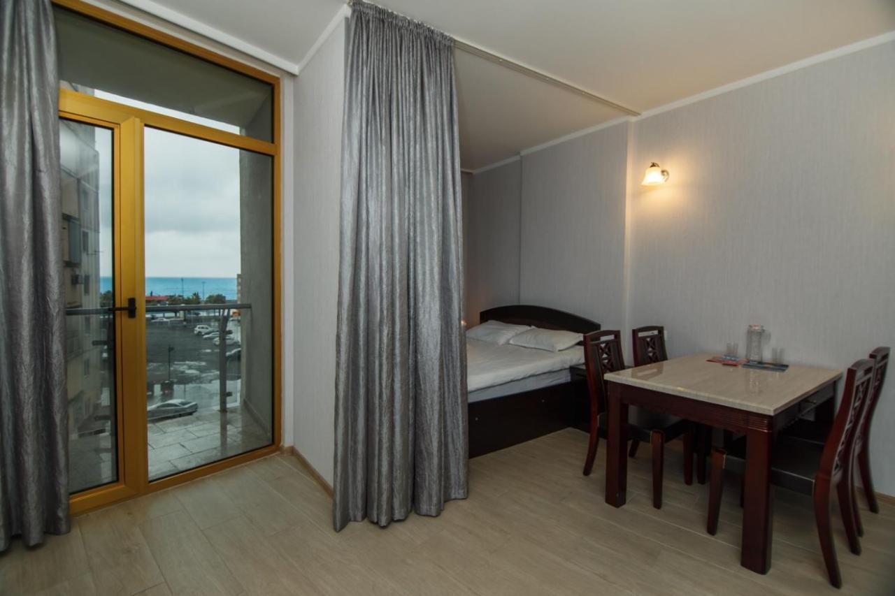 Rezal Plaza Batumi Apartment ภายนอก รูปภาพ